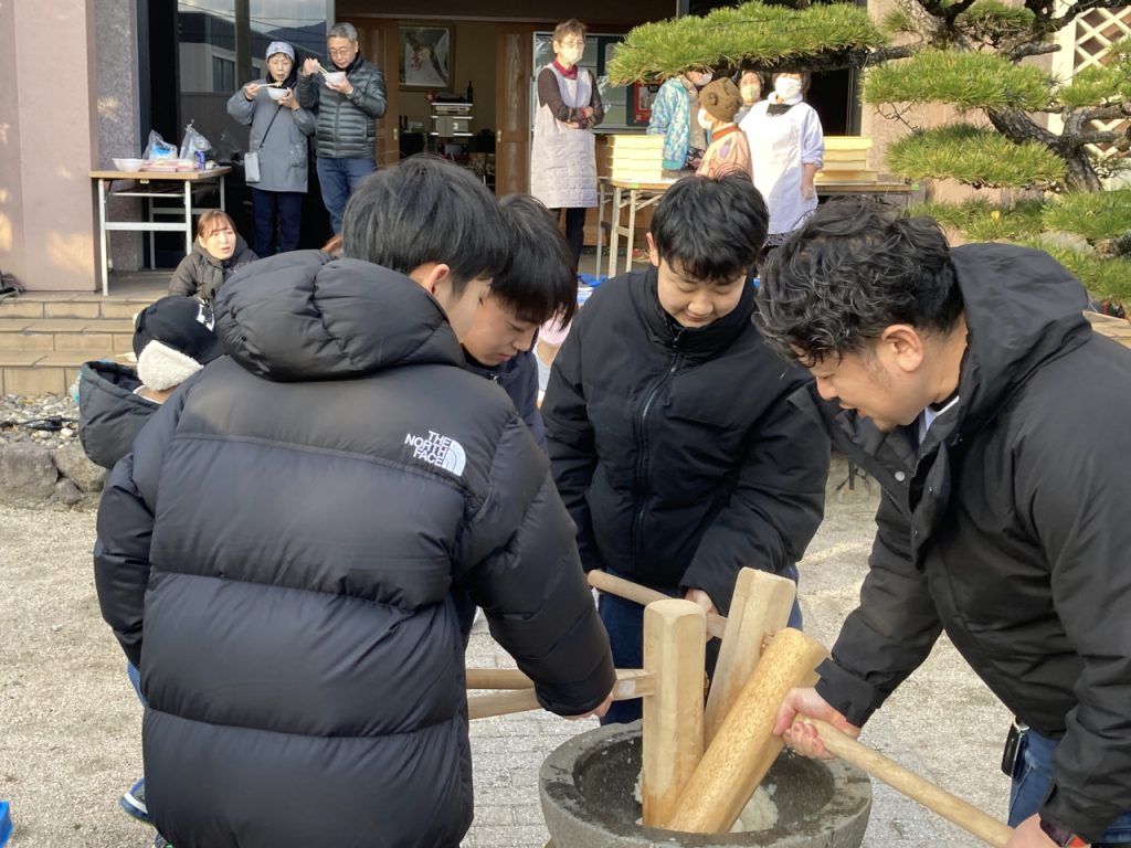 お餅つき2024年